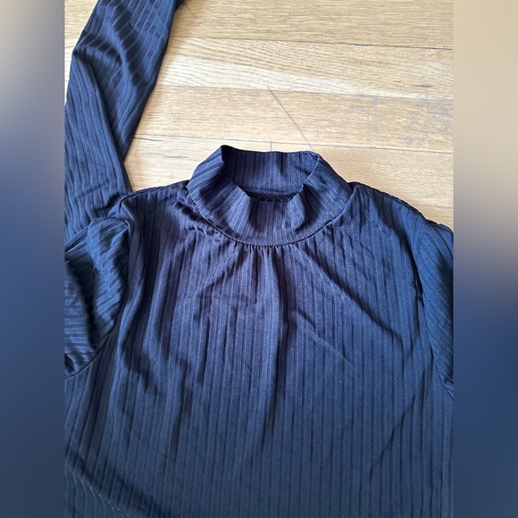 Sheln Black Ribbed Mock Neck Long Sleeve Top Minimalist Chic Blouse M. - Picture 2 of 5